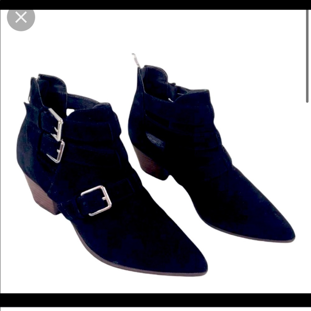 EUC Suede buckle ankle boot, size 8.5M